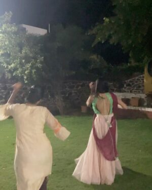 Tanvi Malhara Instagram - Garba with family hits different❤️🤍

 #night #garba #navratri2023 #tanvimalhara #love #family
