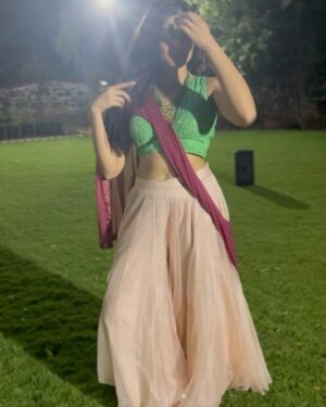 Tanvi Malhara Instagram - Garba with family hits different❤️🤍

 #night #garba #navratri2023 #tanvimalhara #love #family