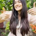 Tanvi Malhara Instagram - With Festive Season around the corner, I amped up my look with a hair makeover all by myself💁‍♀️! And when I showed to my friends & family, they absolutely loved it!!! Special thanks to Garnier’s Virtual Try-On Tool for helping me find the perfect shade 🤎 Have you tried their virtual tool? It’s makes choosing the right hair color so easy!!! Hair colour courtesy: @garnierindia Shade: Garnier Color Naturals: 5.32 Caramel Brown #collab #ColorfulReactions #GetReadyWithGarnier