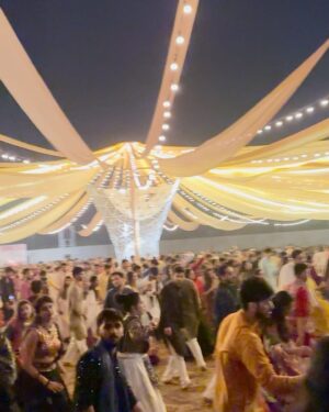 Tanvi Malhara Instagram - Because sleep deprivation for Garba is worth it✨💃🏻❤️

Also I cannot ever stick to the hairstyle I stepped out  of the house with😂

#navratri2023