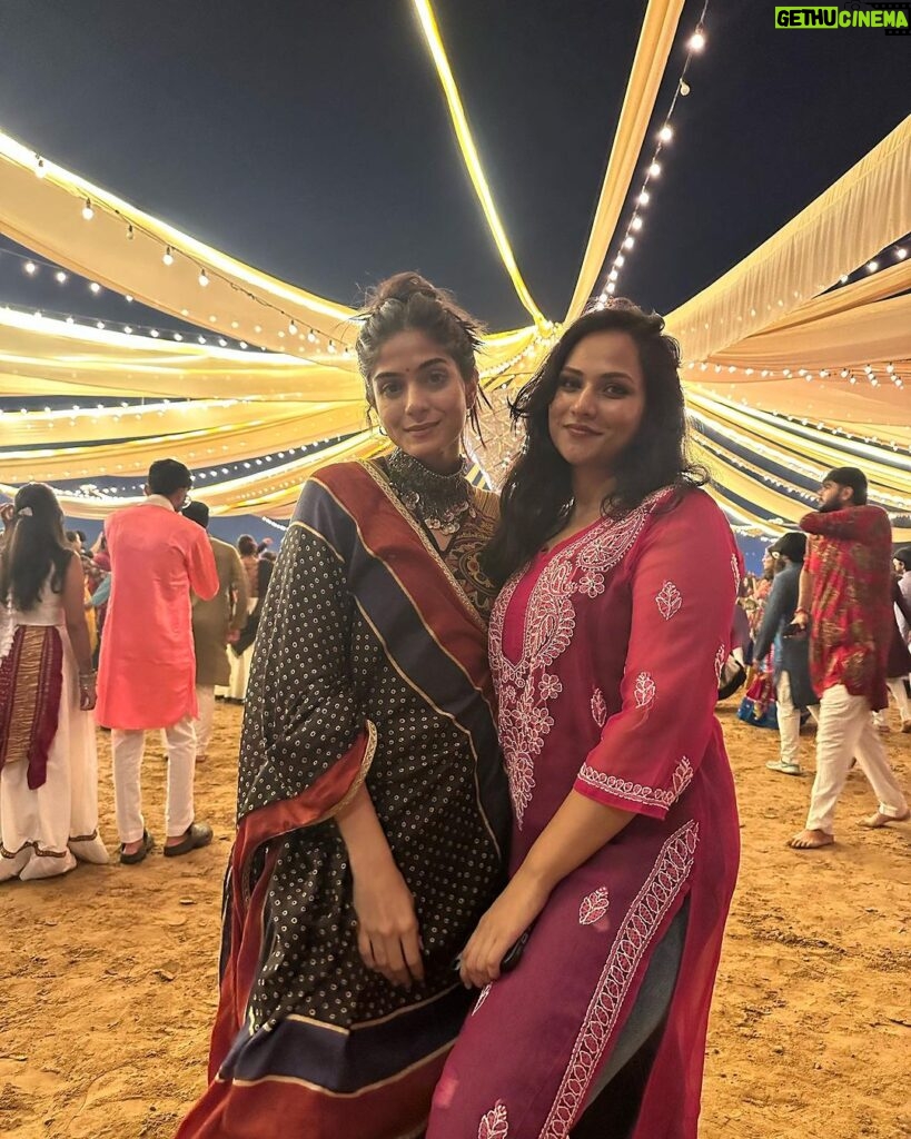 Tanvi Malhara Instagram - Because sleep deprivation for Garba is worth it✨💃🏻❤ Also I cannot ever stick to the hairstyle I stepped out of the house with😂 #navratri2023 Ahmedabad, India