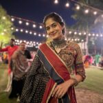 Tanvi Malhara Instagram - Because sleep deprivation for Garba is worth it✨💃🏻❤️ Also I cannot ever stick to the hairstyle I stepped out of the house with😂 #navratri2023 Ahmedabad, India
