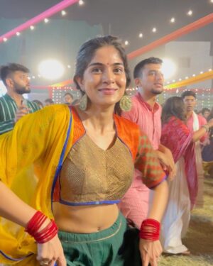 Tanvi Malhara Instagram - Best time of the year has just begun❤️💃🏻

#Navrati2023