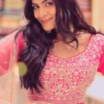 Tanvi Malhara Instagram - I love working with brands which are close to my heart. This brand @sagarmenza_jalna has been close to Jalgaon’s heart since generation✨💃🏻 Regardless what do you think I should go for pink or yellow?