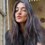 Tanvi Malhara Instagram - Muje sab kuch karna hai par nahi bhi😂✨ #suno #contradictions #funny #reels #midlifecrisis #life #laugh #lol #father #pappasgirl #tanvimalhara #reels #achhasuno