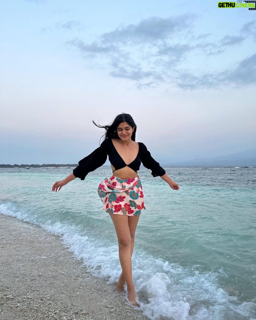 Tanvi Malhara Instagram - Salty hair and breezy air🥹🏝🌊 #bali #beach #waterbaby #island #sunset #love #tanvimalhara Gili Trawangan Island, Lombok Indonesia