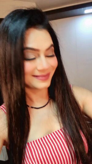 Tassnim Sheikh Instagram - Harr stree ko chunav mein khada hona chahiye 🤣
#reelsinstagram #reels #reelitfeelit #reelitwithtn #reel #funnyreels #instagramreels #instareels