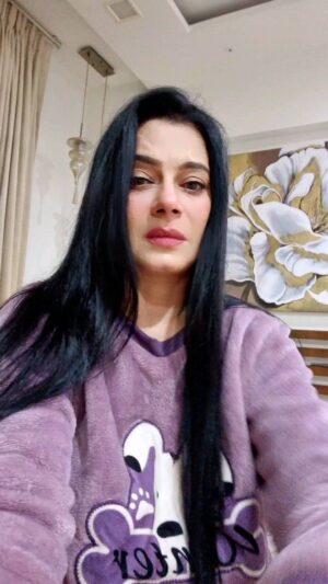 Tassnim Sheikh Instagram - Zubaan toh upar wale ne mind blowing banakar bheji hai 🤣
Ispe kisi ka asar nahin hota😜🤣
#reelsinstagram #instareel #reelitfeelit