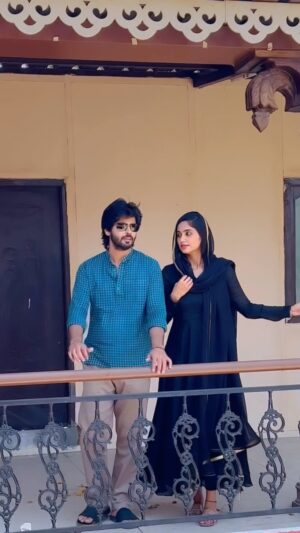 Tejaswini Gowda Instagram - #NaRojaNuvve 😍
@amardeep_chowdary ♥️

@samantharuthprabhuoffl @thedeverakonda @heshamabdulwahab @saregamatelugu

Outfit: @alankaar_artstudio 🥰

#kushi #vijaydeverakonda #samantha #couple #love #lifeline #saregamatelugu