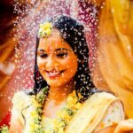Tejaswini Gowda Instagram - Splashes and spills filled with contentment 💫 #outdoor #outdoorphotography #outdoorcoupleshoot #preweddingshoot #postwedding #engagement #engaged #beachshoot #couplegoals #photography #photographer #shadowsphotography Bangalore, India