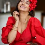 Tina Datta Instagram - When you are the biggest gift for yourself! Treat yourself, do all that your heart wishes, and become your own Santa 🧑‍🎄 it’s Xmas eve make the most of this positive time of the year! @harrymalik__photography__ . . . #merrychristmas #christmaseve #christmas #festivelook #tinadatta