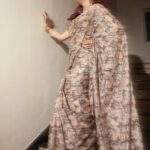 Tina Datta Instagram - Never getting enough of being a Desi Girl!! #WorldSareeDay ❤️ @krupa_jain @vedishnaidu_photography . . . #saree #sareelove #desigirl #fashion #style #TinaKaStyle #tinadatta Raipur City (Chhattisgarh)