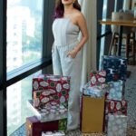 Tina Datta Instagram - Packing the gifts, no one misses out!! Holly Jolly Season beginssss… 🥰❤️ . . . #christmas #merrychristmas #lookbook #gifts #tinadatta