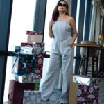 Tina Datta Instagram - Packing the gifts, no one misses out!! Holly Jolly Season beginssss… 🥰❤️ . . . #christmas #merrychristmas #lookbook #gifts #tinadatta