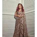 Tina Datta Instagram - Never getting enough of being a Desi Girl!! #WorldSareeDay ❤️ @krupa_jain @vedishnaidu_photography . . . #saree #sareelove #desigirl #fashion #style #TinaKaStyle #tinadatta Raipur City (Chhattisgarh)