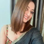 Tonni Laha Roy Instagram – Saree after haircut 🫠♥️ Swipe left if u like 😎

#haircut #saree #newlook #love #instagood