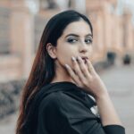 Tunisha Sharma Instagram - Maybe thorns, have roses. 🥀 • • • • Shot by- @akphotography_mumbai