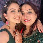 Tunisha Sharma Instagram - The Diwali vlog is now out on my YouTube Channel! The link is in my bio, go check it out!❤️ I know you guys were waiting for this🌼 Happy Diwali from me and bebe to you all✨