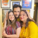 Tunisha Sharma Instagram - Diwali vibes with my homies🪔🌹 @vanitasharma1402 @abhisheksharmaoriginal @_tunisha.sharma_ @kanansharrma