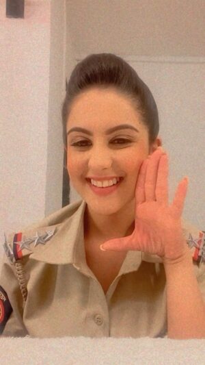 Tunisha Sharma Instagram - I know im late but acha laga to socha try karlein😌🚨