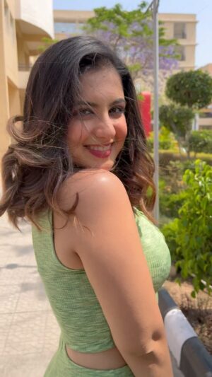 Tunisha Sharma Instagram - Apneya pairan kolo puch ke tu dassi mere wall kadon aaun ge… 🎶✨