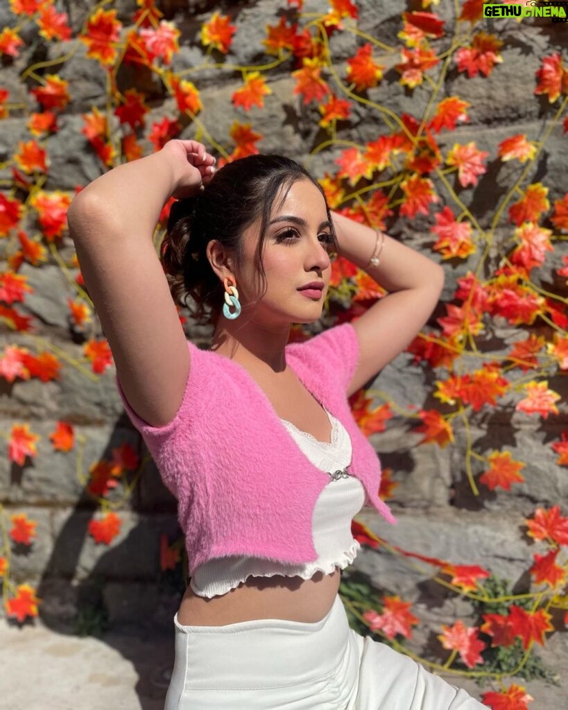 Tunisha Sharma Instagram - Bebo diyan gallan pink pinkkk