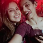 Tunisha Sharma Instagram - ਨਵੇਂ ਸਾਲ ਦੀਆਂ ਲੱਖ ਲੱਖ ਮੁਬਾਰਕਾਂ ♥️ #whenyousurpriseyourbestfriend #cheersto2022🥂