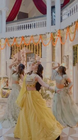 Tunisha Sharma Instagram - Let’s dance on bole choodiyan this Diwali!
#Happydiwalieveryone🪔❤️