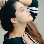 Tunisha Sharma Instagram - #TheSweaterWeatherIsComing🧣❄️ • • • • Shot by- @akphotography_mumbai