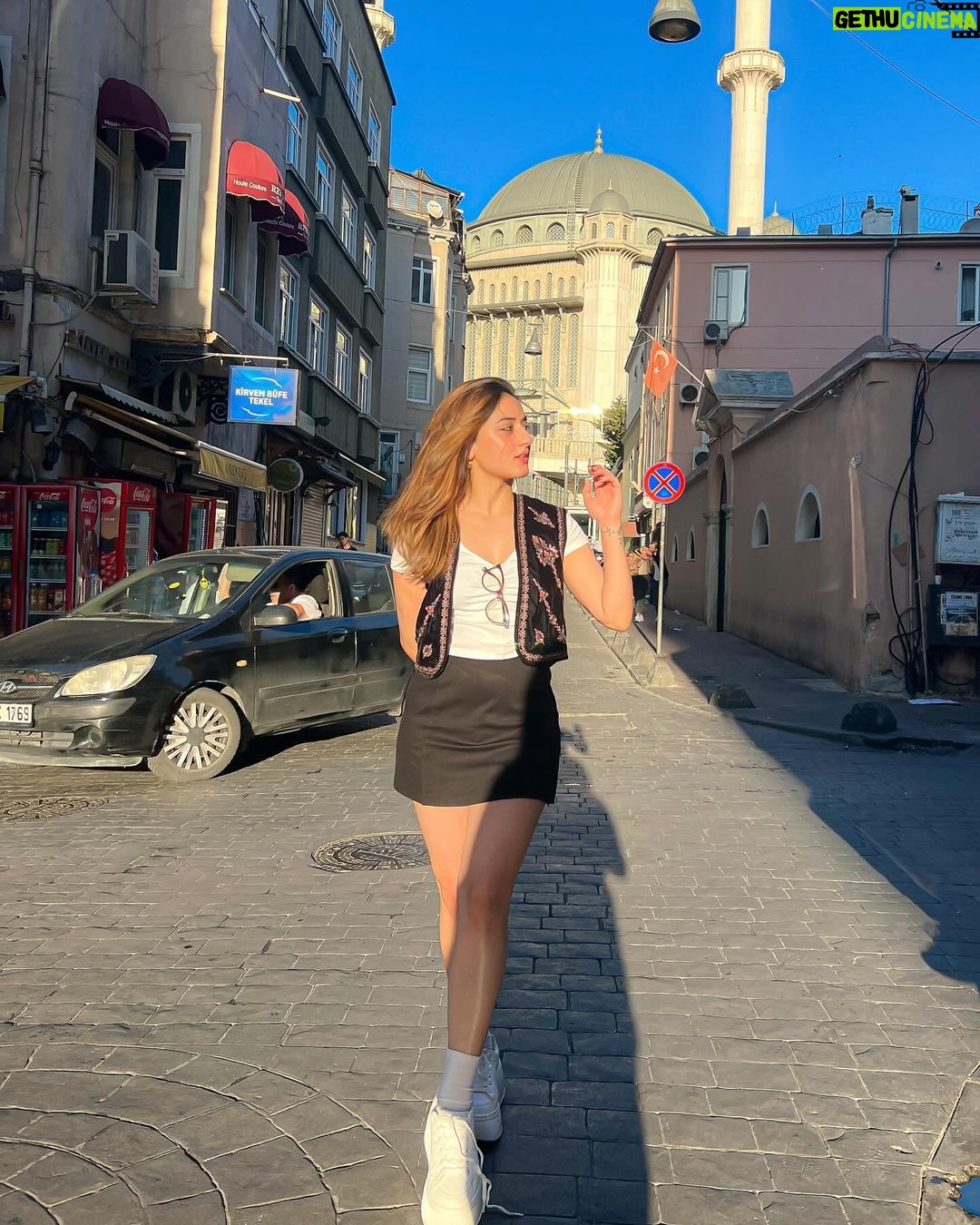 Uditi Singh Instagram - 🇹🇷 🤌🏻 Taksim Square - Istanbul, Turkey - Gethu ...