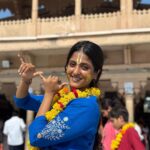 Ulka Gupta Instagram - What a wonderful time spent here, I feel complete when I’m in Vrindavan aur Radha ke Barsane mein 💕 Jai Shree Radhe ❤️ #radheradhe #vrindavan #barsana Kirti Mandir, Barsana