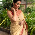 Ushasi Ray Instagram - আসছে বছর আবার হবে 😃 সকলকে জানাই শুভ বিজয়া ♥️ #throwback #shootday #sindurkhela Kolkata