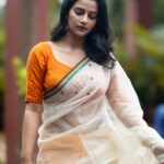 Ushasi Ray Instagram - শুভ মহা সপ্তমী 🌷🌷 Team @imsayandey @makeupbysumanganguly @hairbymousami @raj_bnerjee #metadurgapujasquad #pujoadda #durgapujo2023 Kolkata
