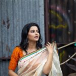 Ushasi Ray Instagram - শুভ মহা সপ্তমী 🌷🌷 Team @imsayandey @makeupbysumanganguly @hairbymousami @raj_bnerjee #metadurgapujasquad #pujoadda #durgapujo2023 Kolkata