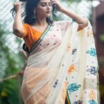 Ushasi Ray Instagram - শুভ মহা সপ্তমী 🌷🌷 Team @imsayandey @makeupbysumanganguly @hairbymousami @raj_bnerjee #metadurgapujasquad #pujoadda #durgapujo2023 Kolkata