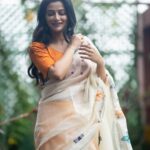 Ushasi Ray Instagram - শুভ মহা সপ্তমী 🌷🌷 Team @imsayandey @makeupbysumanganguly @hairbymousami @raj_bnerjee #metadurgapujasquad #pujoadda #durgapujo2023 Kolkata