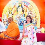 Ushasi Ray Instagram - সকল কে জানাই মহাষষ্ঠীর অনেক শুভেচ্ছা ! শাড়ী জন্মদিনে পেলাম শুভাদি , পুনামদির থেকে @shubhadesignstudio 😃 @talentwala.in @groupmerlin #metadurgapujasquad #pujoadda #durgapuja2023 Kolkata