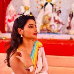 Ushasi Ray Instagram - সকল কে জানাই মহাষষ্ঠীর অনেক শুভেচ্ছা ! শাড়ী জন্মদিনে পেলাম শুভাদি , পুনামদির থেকে @shubhadesignstudio 😃 @talentwala.in @groupmerlin #metadurgapujasquad #pujoadda #durgapuja2023 Kolkata