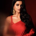 Ushasi Ray Instagram - ❤️✨ From @hoichoi.tv season 7 night 📷 @tales_by_suvyn 💄@makeupbysumanganguly 💇‍♀️ @hairbymousami #hairbymousami 🥻@raj_bnerjee Kolkata