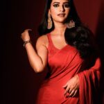 Ushasi Ray Instagram - ❤️✨ From @hoichoi.tv season 7 night 📷 @tales_by_suvyn 💄@makeupbysumanganguly 💇‍♀️ @hairbymousami #hairbymousami 🥻@raj_bnerjee Kolkata