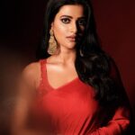 Ushasi Ray Instagram - ❤️✨ From @hoichoi.tv season 7 night 📷 @tales_by_suvyn 💄@makeupbysumanganguly 💇‍♀️ @hairbymousami #hairbymousami 🥻@raj_bnerjee Kolkata