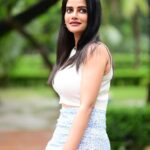 Ushasi Ray Instagram - हम-तुम अलग हैं फर्क है, फर्क है, फर्क है अर्ज़ में, तू फलक है फर्क है, फर्क है, फर्क है…..🤍 📸 @sourav3934 @sdrsoumo Ibiza The Fern Resort and Spa Kolkata