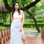 Ushasi Ray Instagram - हम-तुम अलग हैं फर्क है, फर्क है, फर्क है अर्ज़ में, तू फलक है फर्क है, फर्क है, फर्क है…..🤍 📸 @sourav3934 @sdrsoumo Ibiza The Fern Resort and Spa Kolkata