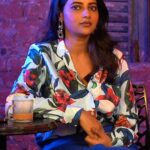 Ushasi Ray Instagram - সে আসছে... @ushasi @being_kaustav #Petni directed by #AbhimanyuMukherjee. Streaming on November 17th only on #Addatimes, Subscribe Now! #Addatimes #NewSeries #AddaEkhonJomjomat #PetniOnAddatimes
