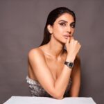 Vaani Kapoor Instagram - Feeling festive with sparkling @hublot #SpiritOfBigBang Steel Diamonds. Love the diamond-set bezel and interchangeable strap. #Hublot #Hublot_India