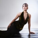 Vaani Kapoor Instagram - Would you rather be the art or the artist ?