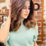 Vaidehi Parashurami Instagram - Jhuki jhuki si nazar… 📸 @amityashwant_hair #saturdaymood #jhukijhukisinazar #weekendmusic #noparty #justchillin