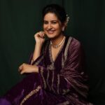 Vaidehi Parashurami Instagram - दिवाळी म्हणजे आनंद… नटण्या-थटण्याचा, खरेदीचा, गाठी-भेटींचा, फराळ बनवण्याचा-फराळ फस्त करण्याचा, एकूणच या सणाचा! तुम्हा सर्वांना पाडव्याच्या खूप शुभेच्छा! ✨ ही दिवाळी तुम्हा सर्वांना आनंददायी ठरो!!! 🪔 #diwali2023 #happydiwali #meretumharesabkeliyehappydiwali