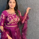 Vaishali Thaniga Instagram - Outfit @lithas_rentals ❤️ Happy to be a part of #djdreloaded2 mega audition @zeetamizh 😍 so good to meet everyone after a year. Had so much of fun ❤️ This season contestants are too good they are so much passionate about dance. I could see fire 🔥 in them and I wish them all the very best 😊👍 So happy @zeetamizh has given a great platform for these contestants they wouldn’t have imagined this big platform in their life. Though these contestants have so many pain in their life but when they step on to the stage they just smile and gave their best to the fullest 😍 And I have learnt so much of things from them yesterday 1) when u are passionate about something , the path may be hard but one day our dream will come true until then don’t give up 2)Make others smile 😊 spread love ❤️ only love 💕 to others. Their was one contestant he just inspired me , his story made me cry. He comes from a very poor family , his mom used to ask him if he had food his reply to her every time will be yes amma I had but the truth behind his reply is No he didn’t eat , doesn’t want to hurt his mom he would say I had food. We waste so much of money on food and there are people who still can’t eat proper food felt so bad. Inspite of that he comes from a poor background he doesn’t have money to go n learn proper dance. Just through music and watching movies he learnt by myself and the best part is he is a mentor and teaching dance for 15-20 kids near his house that too free ( no cost ) his motive is to teach people who are passionate about dance and comes from a poor background . Such a pure soul he is and I wish him all the very best. May this platform must reach him at greater heights. Even though he is younger to me in age but avan ku irukura manasu rombha perusu. I have learnt many things from you thank you 😊 EVP Film City