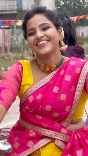 Vaishali Thaniga Instagram - Kambathu ponnu da 🔥❤️ Rowdy thamizhachi 😬🙈

Half saree designed by @mokshe_rental_destination @miya_designers 
Makeup 💄 #myself 
Hairstylist @dillu_hairstyles_786 

#instareels #reelsvideos #reelsinstagram #trendingreels #trending #trendingsongs #reelitfeelit #reelit #halfsaree #traditional #love #village #feel #peace #happiness #instalove #instadaily #weekend #weekendvibes #saturday #saturdaymood #instamood #style #actress #reelkarofeelkaro